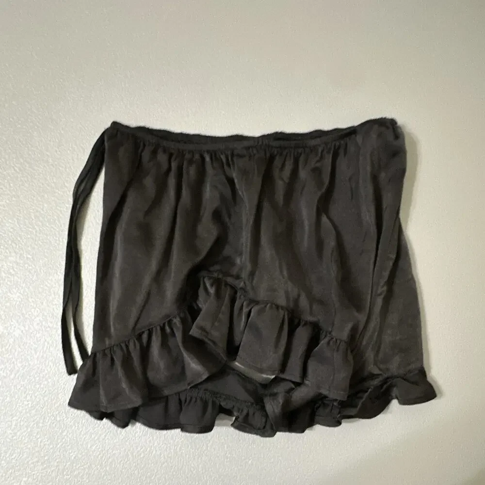 No Boundaries Women’s Black Silky-feel Ruffle Shorts Elastic Waist Size M